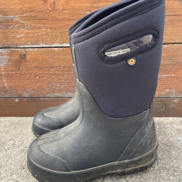 BOGS Boots Classic Solid black Kids Sz 11 Waterproof Insulated - PLAY / READ - Picture 1 of 8